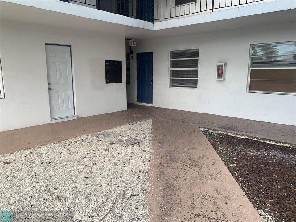 Recently Sold: $1,950 (2 beds, 1 baths, 701 Square Feet)