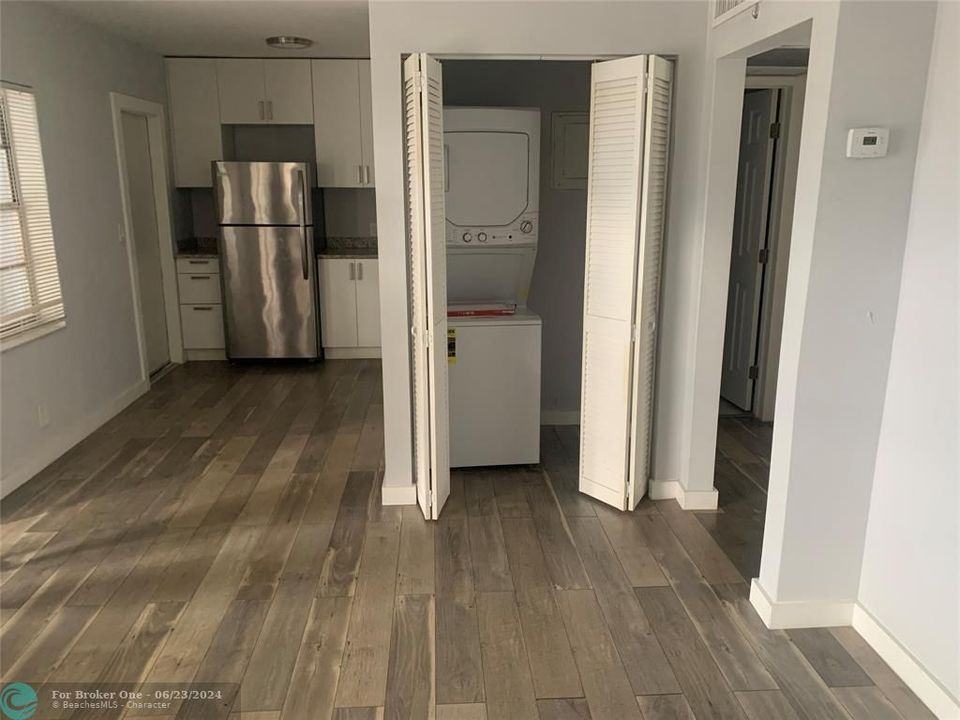 Recently Sold: $1,950 (2 beds, 1 baths, 701 Square Feet)