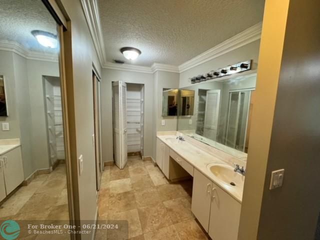 待售: $639,900 (4 贝兹, 2 浴室, 2480 平方英尺)