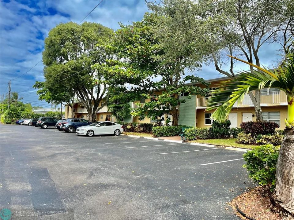 Active With Contract: $259,000 (2 beds, 1 baths, 846 Square Feet)