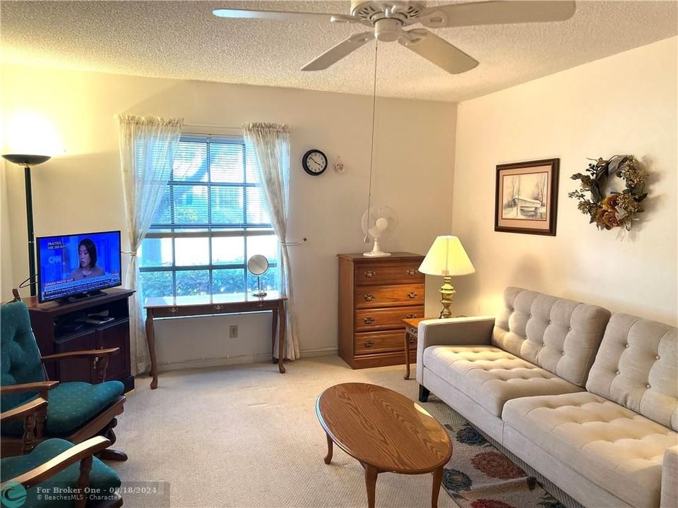 For Sale: $154,000 (1 beds, 1 baths, 756 Square Feet)