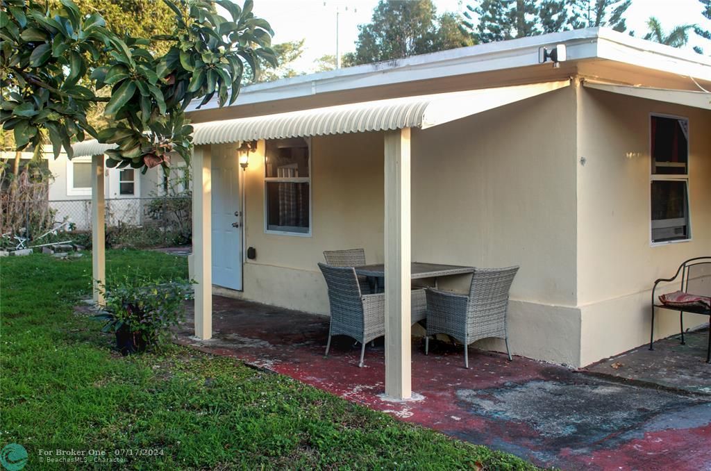 Active With Contract: $3,250 (2 beds, 2 baths, 1355 Square Feet)