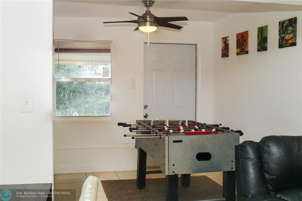 Active With Contract: $3,250 (2 beds, 2 baths, 1355 Square Feet)