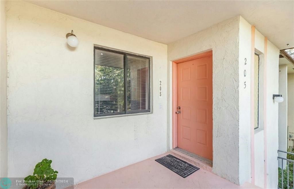 Active With Contract: $2,350 (2 beds, 2 baths, 1225 Square Feet)