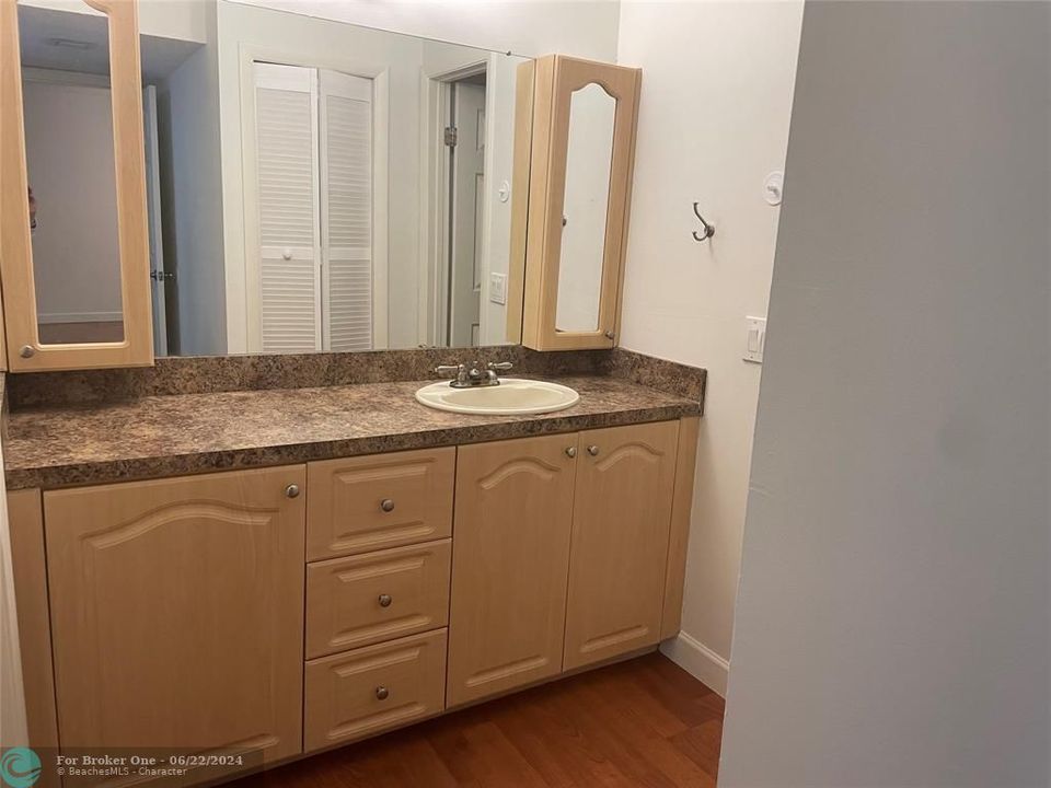 Active With Contract: $2,350 (2 beds, 2 baths, 1225 Square Feet)