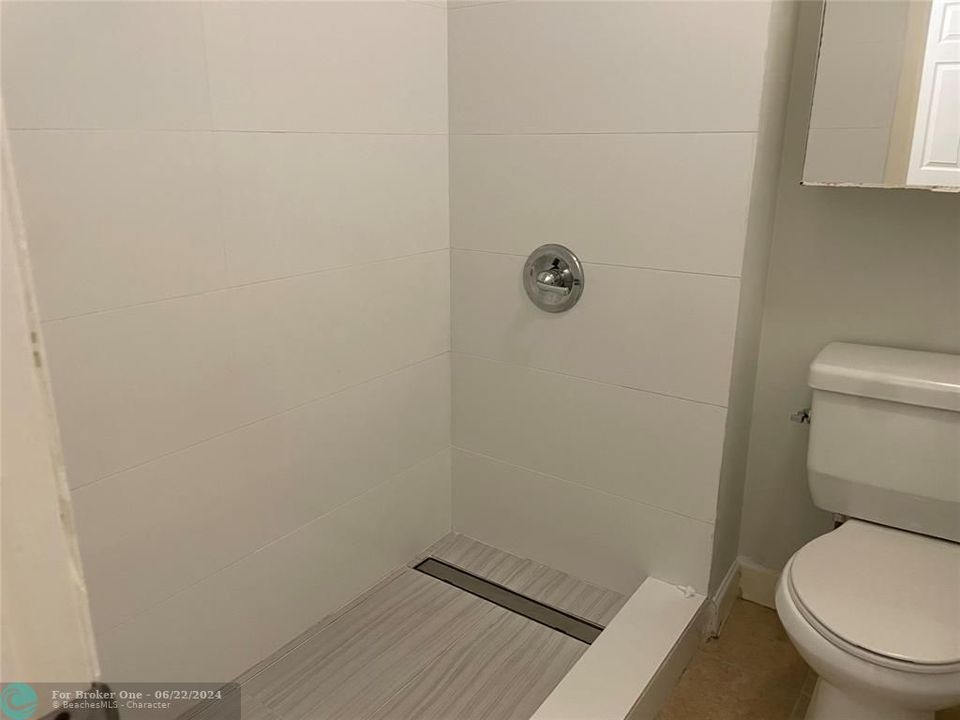 合同活跃: $2,350 (2 贝兹, 2 浴室, 1225 平方英尺)