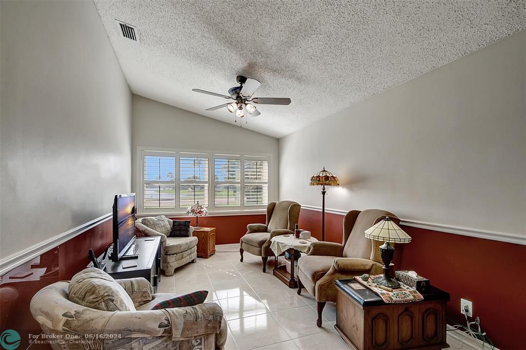 Active With Contract: $429,500 (2 beds, 2 baths, 1685 Square Feet)