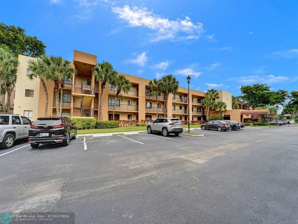 Active With Contract: $189,765 (2 beds, 2 baths, 1010 Square Feet)