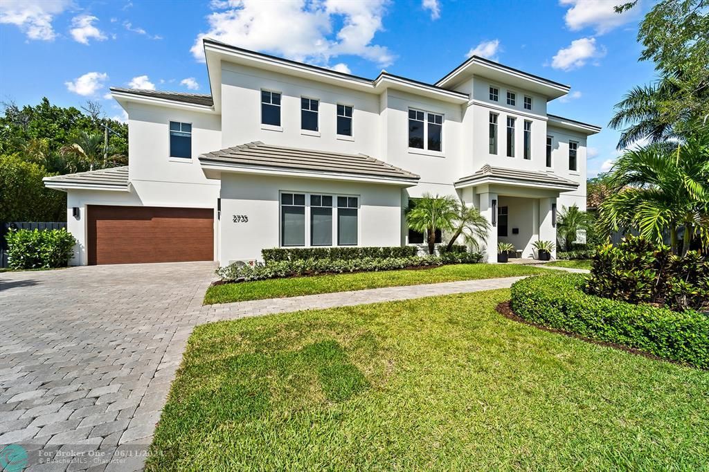 Recently Sold: $3,600,000 (5 beds, 5 baths, 4658 Square Feet)