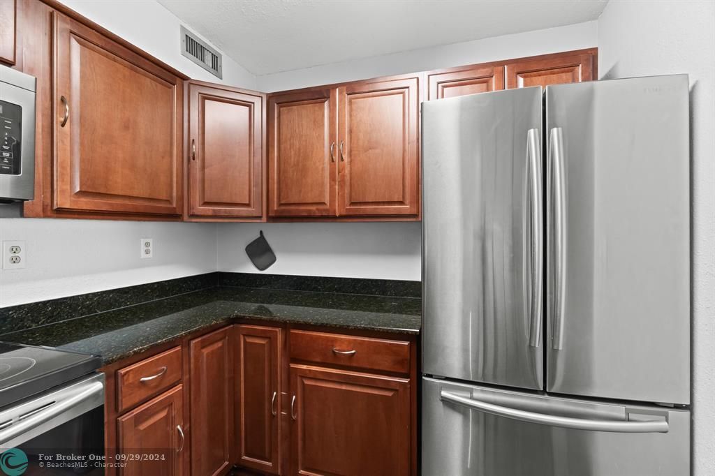 For Sale: $198,000 (2 beds, 1 baths, 1150 Square Feet)