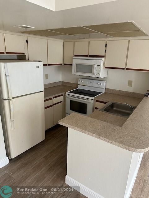 Recently Rented: $1,400 (1 beds, 1 baths, 502 Square Feet)