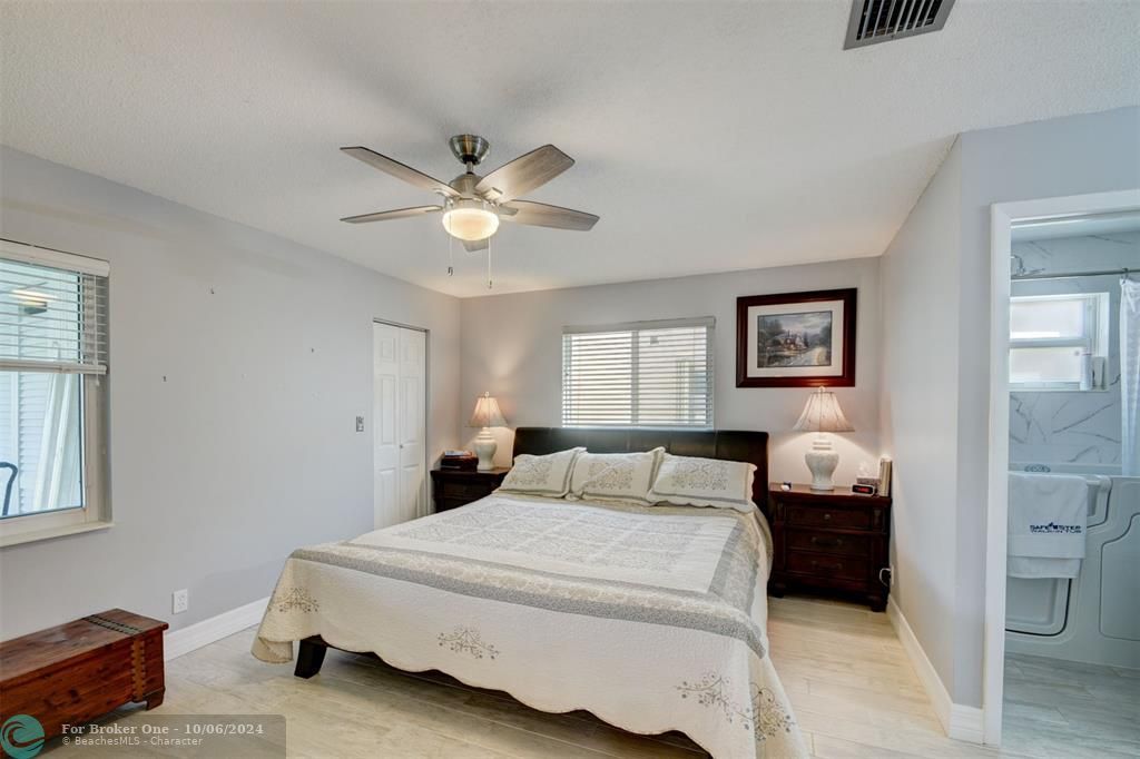 For Sale: $289,000 (2 beds, 2 baths, 1327 Square Feet)