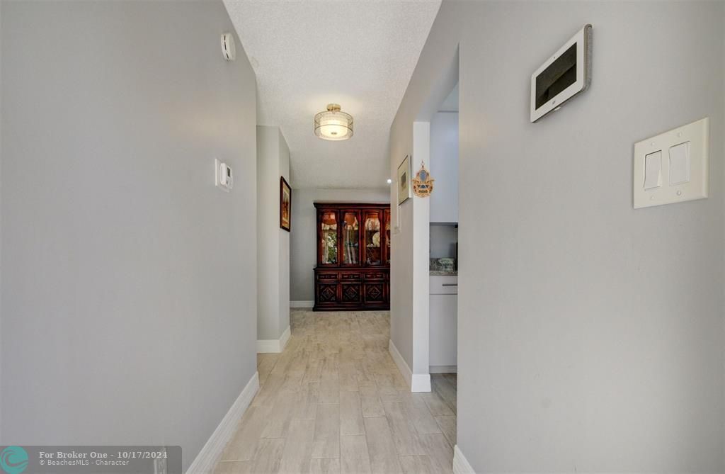 For Sale: $289,000 (2 beds, 2 baths, 1327 Square Feet)