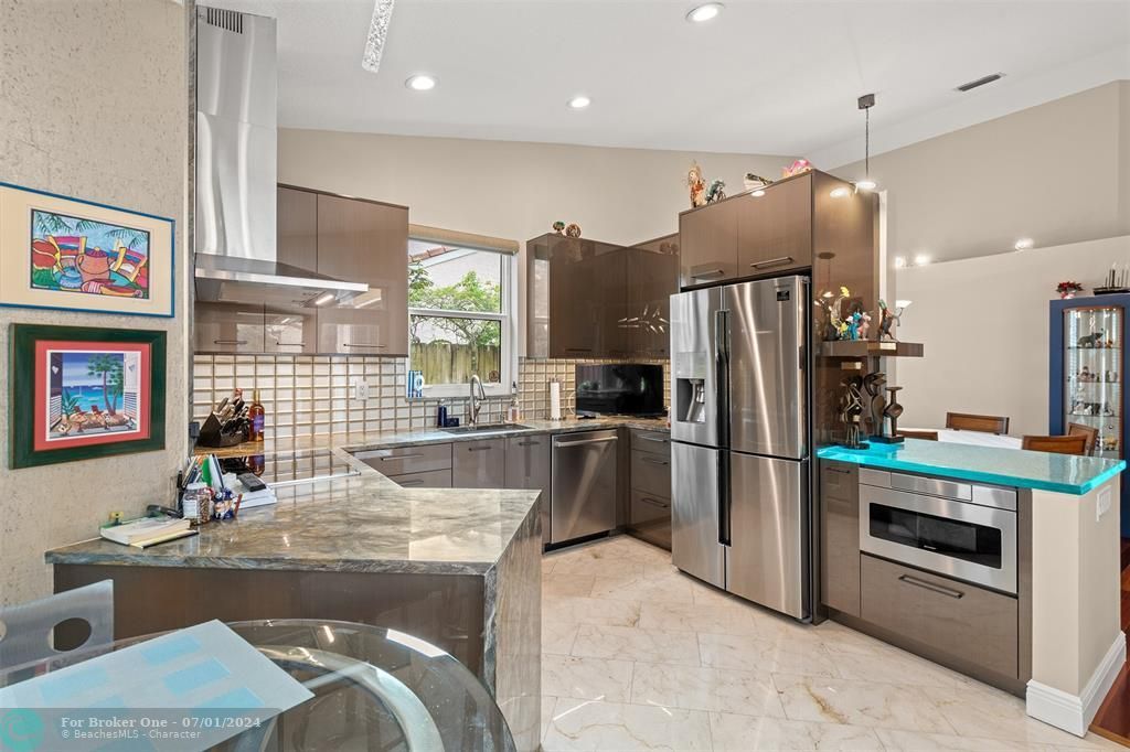 Active With Contract: $599,900 (3 beds, 2 baths, 1577 Square Feet)