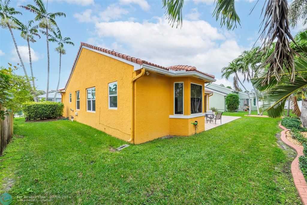 Active With Contract: $599,900 (3 beds, 2 baths, 1577 Square Feet)