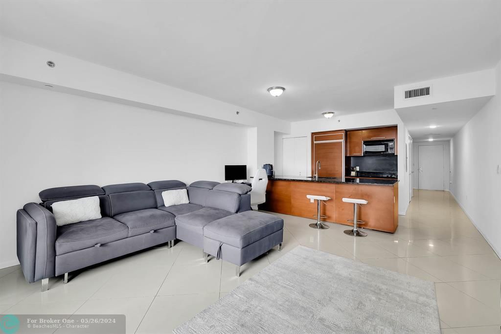 For Sale: $749,000 (1 beds, 1 baths, 811 Square Feet)