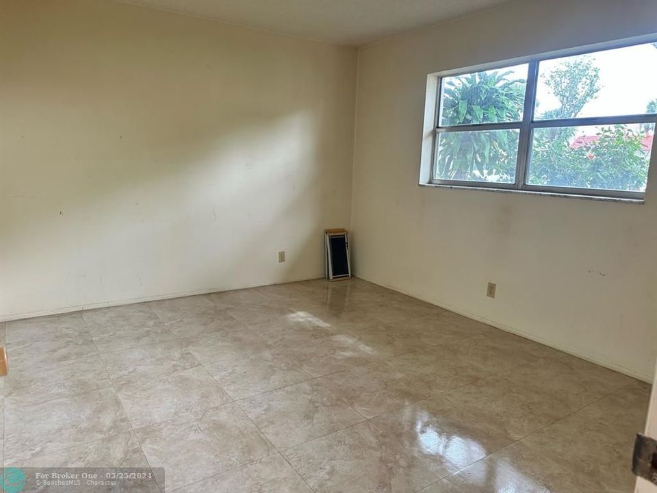 Active With Contract: $159,000 (2 beds, 2 baths, 1021 Square Feet)