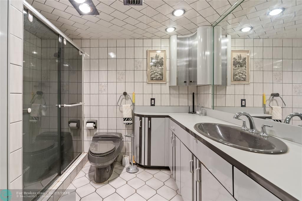 最近售出: $185,000 (1 贝兹, 1 浴室, 1130 平方英尺)