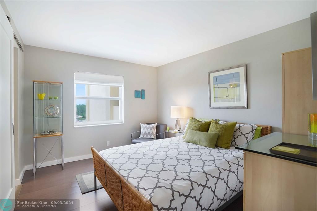 Active With Contract: $238,000 (2 beds, 1 baths, 850 Square Feet)