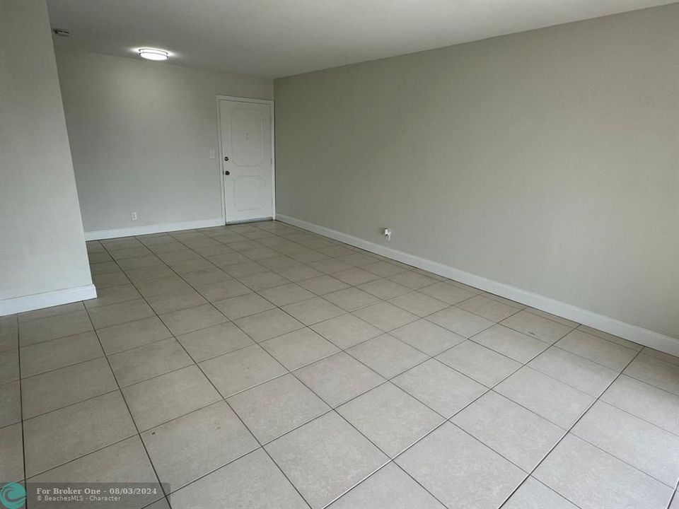 Active With Contract: $199,900 (1 beds, 1 baths, 600 Square Feet)