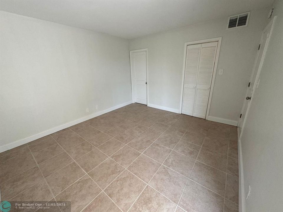 Active With Contract: $199,900 (1 beds, 1 baths, 600 Square Feet)