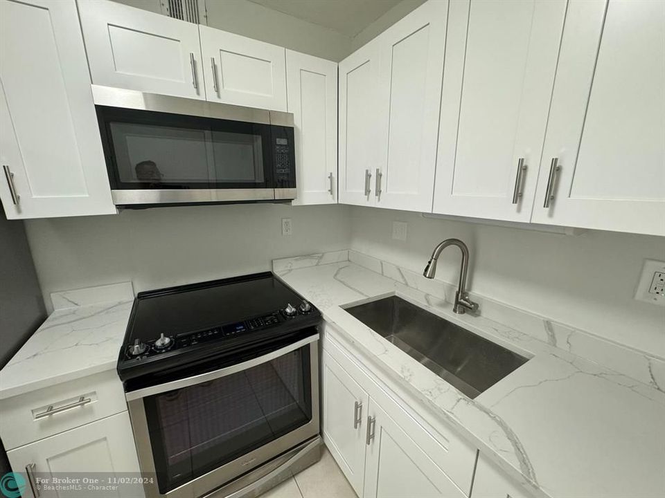 Active With Contract: $199,900 (1 beds, 1 baths, 600 Square Feet)