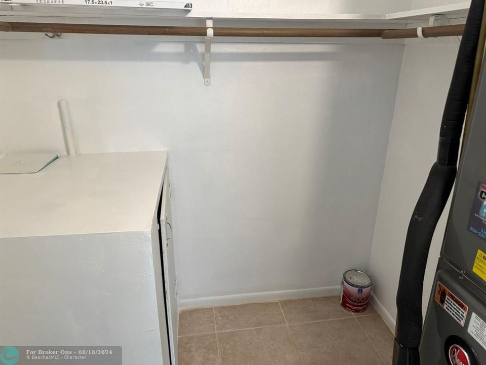 Active With Contract: $199,900 (1 beds, 1 baths, 600 Square Feet)