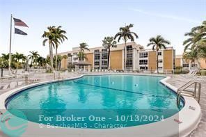 Active With Contract: $199,900 (1 beds, 1 baths, 600 Square Feet)