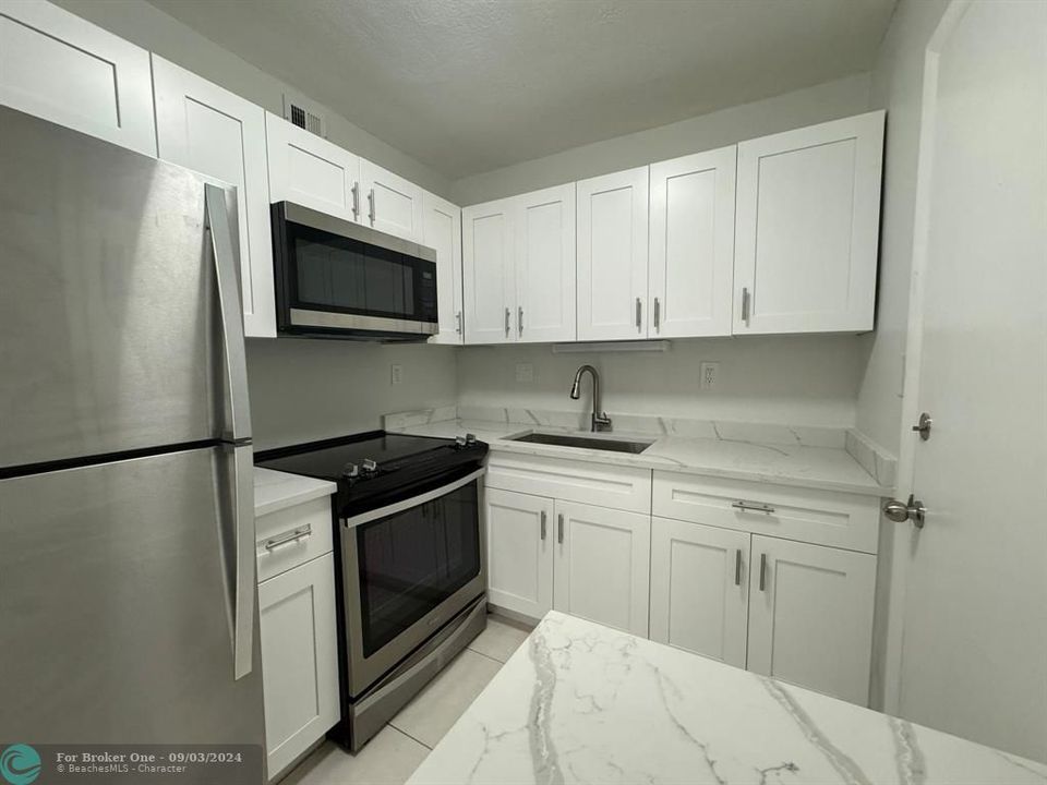 Active With Contract: $199,900 (1 beds, 1 baths, 600 Square Feet)