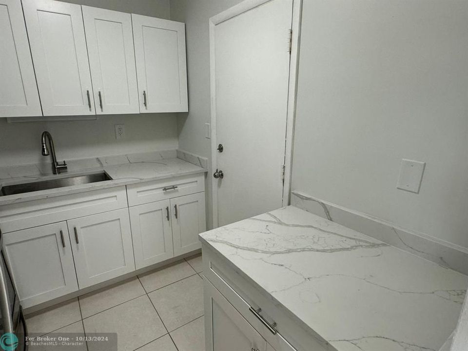 Active With Contract: $199,900 (1 beds, 1 baths, 600 Square Feet)