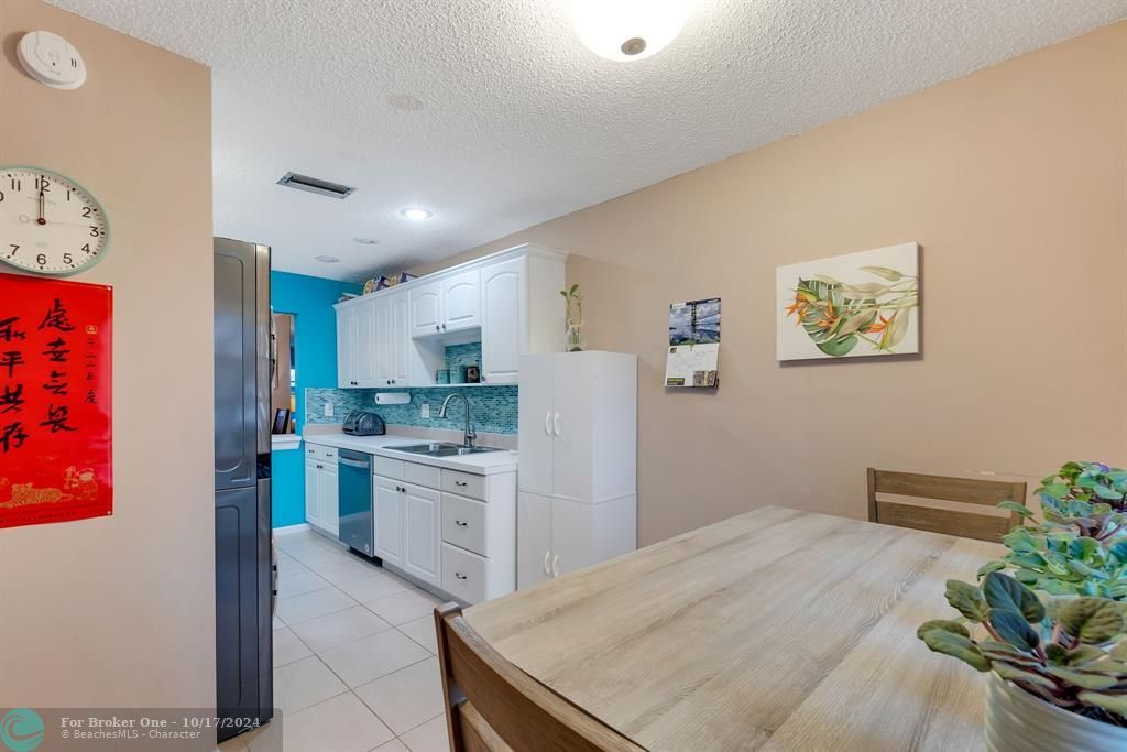 For Sale: $230,000 (2 beds, 2 baths, 1180 Square Feet)