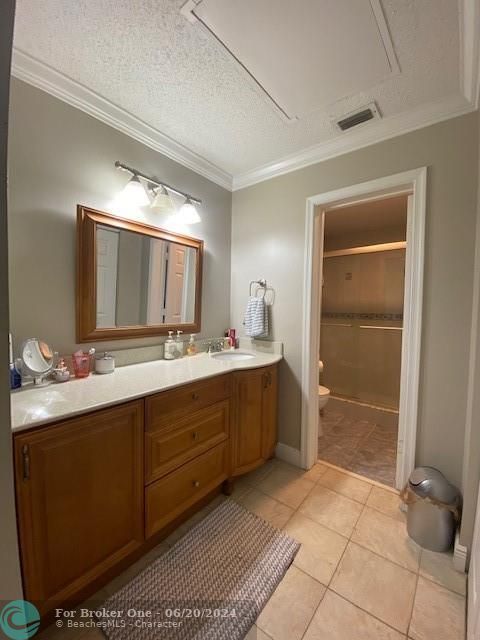 Active With Contract: $2,600 (2 beds, 2 baths, 1150 Square Feet)
