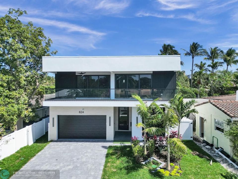 Active With Contract: $2,750,000 (4 beds, 4 baths, 3501 Square Feet)