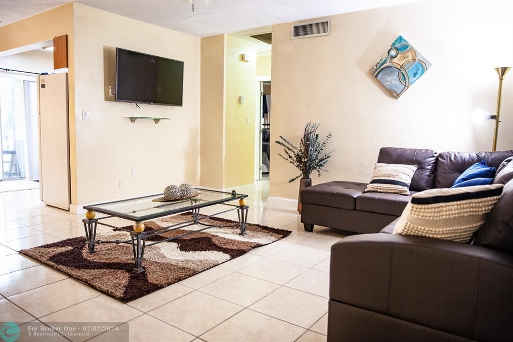 For Sale: $2,000 (1 beds, 1 baths, 0 Square Feet)