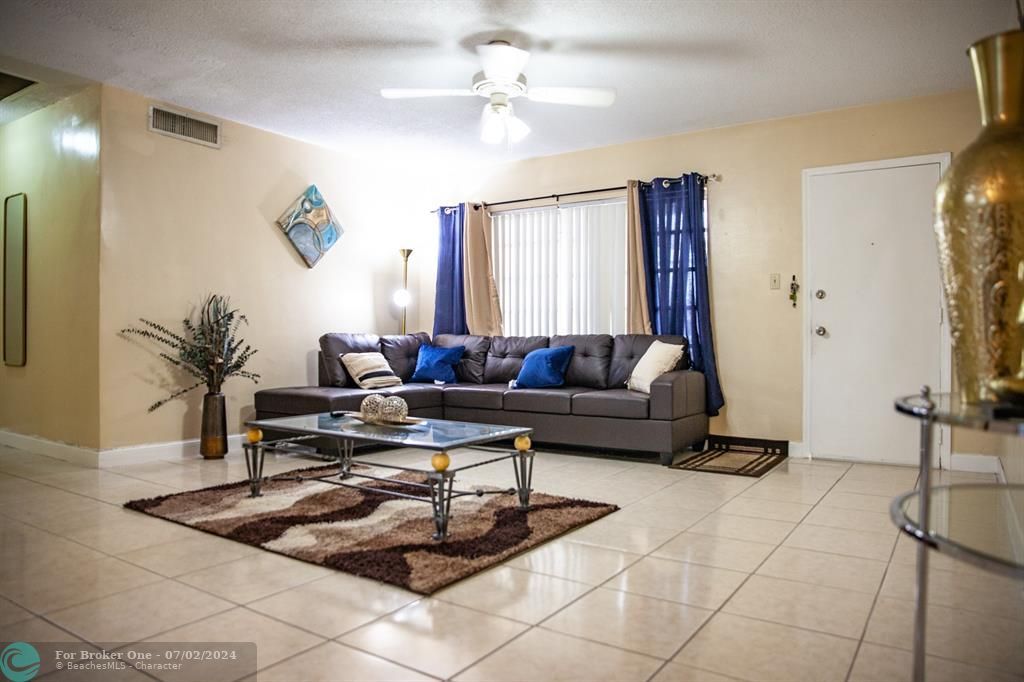 For Sale: $2,000 (1 beds, 1 baths, 0 Square Feet)