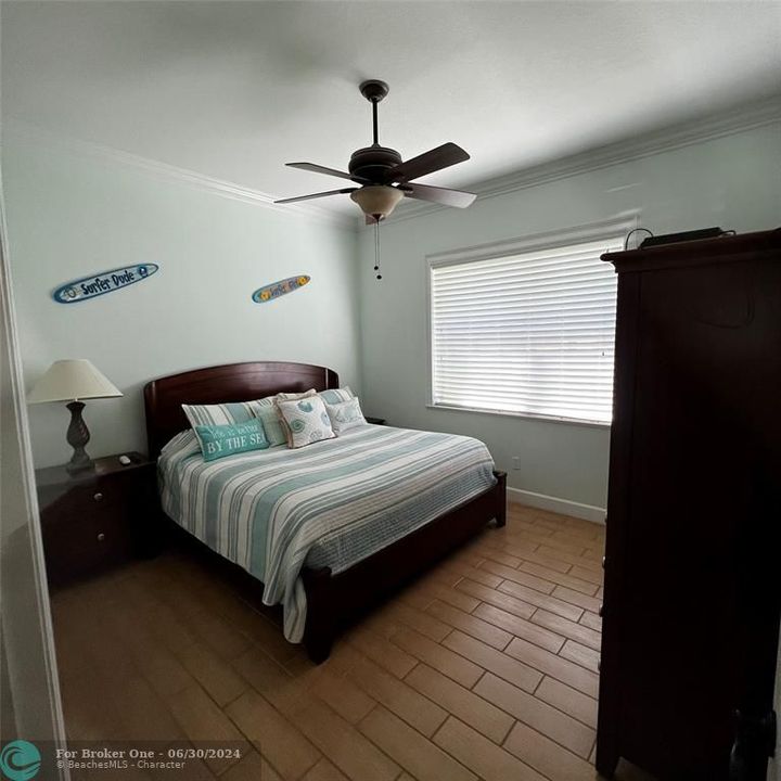 For Sale: $280,000 (2 beds, 2 baths, 1025 Square Feet)
