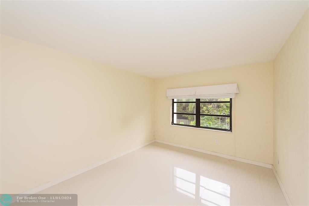 For Sale: $319,000 (2 beds, 1 baths, 1020 Square Feet)