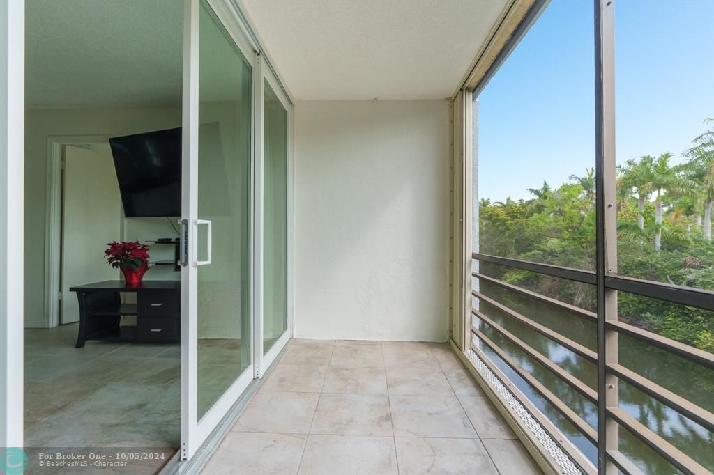 Vendido Recientemente: $199,000 (2 camas, 2 baños, 975 Pies cuadrados)