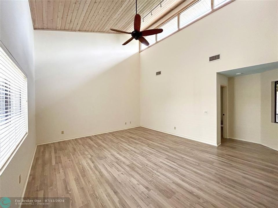 For Sale: $249,000 (3 beds, 2 baths, 1573 Square Feet)