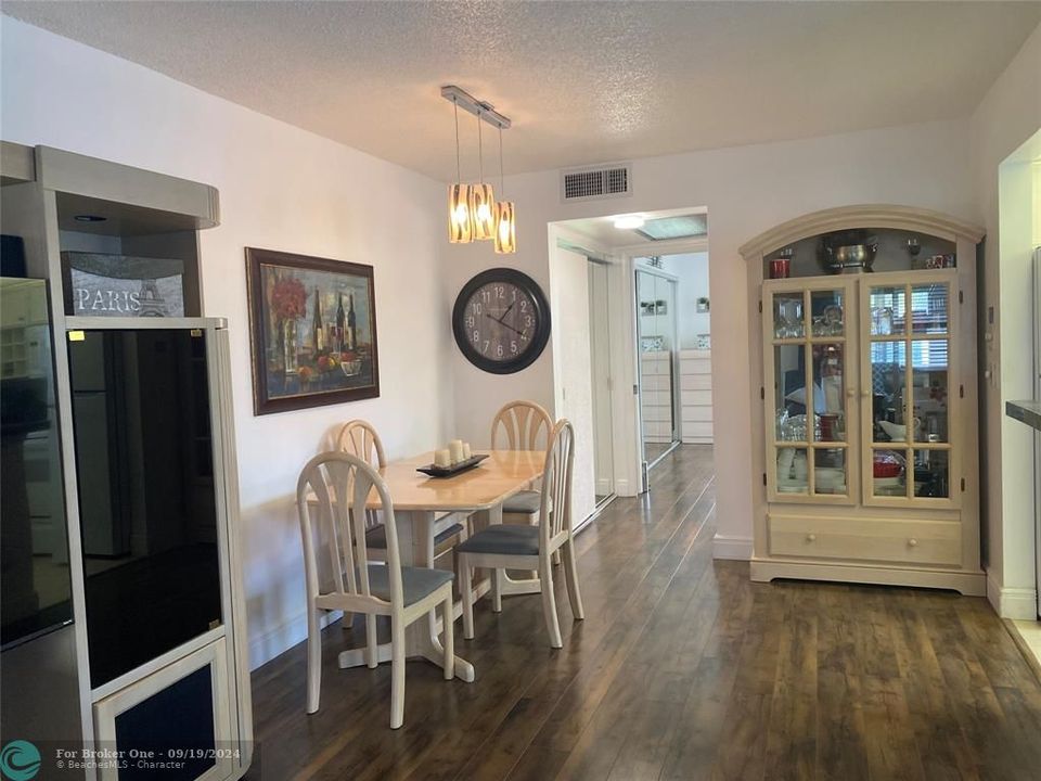 For Sale: $121,200 (1 beds, 1 baths, 646 Square Feet)