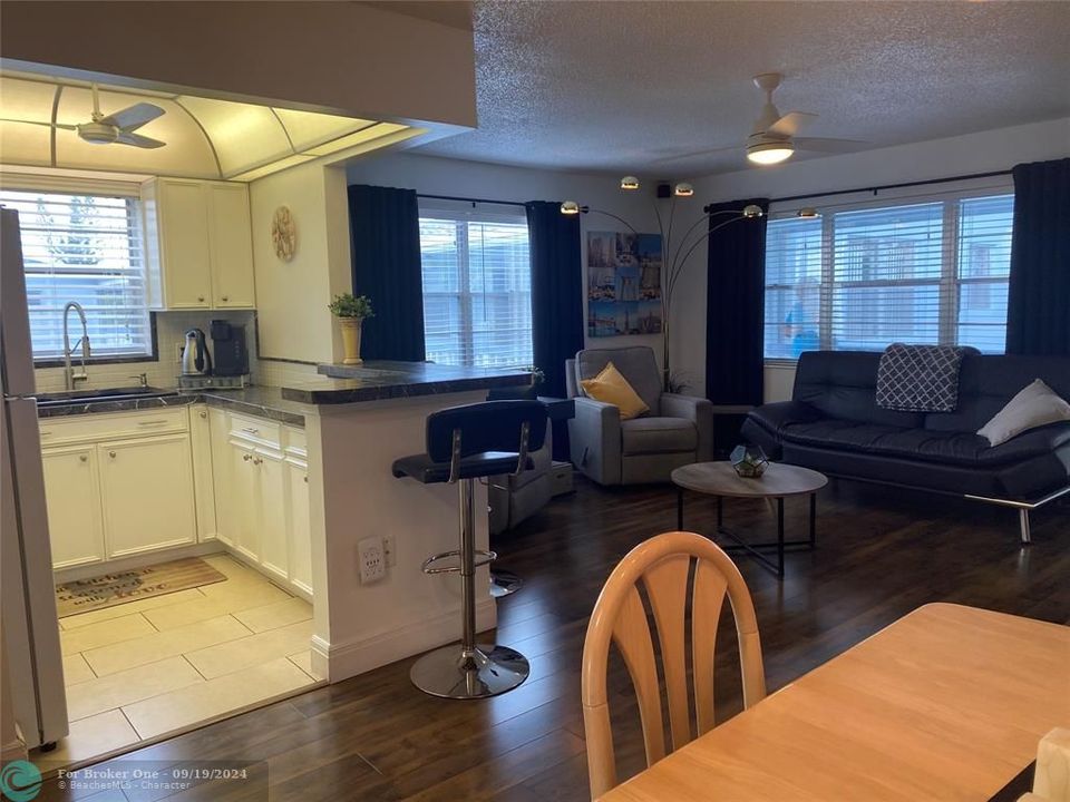 For Sale: $121,200 (1 beds, 1 baths, 646 Square Feet)