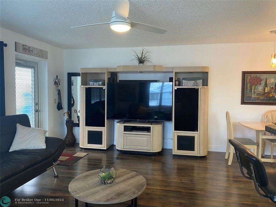 For Sale: $121,200 (1 beds, 1 baths, 646 Square Feet)