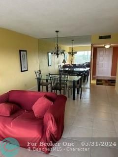 Active With Contract: $149,900 (1 beds, 1 baths, 900 Square Feet)