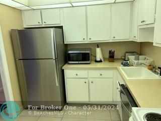 For Sale: $149,900 (1 beds, 1 baths, 900 Square Feet)