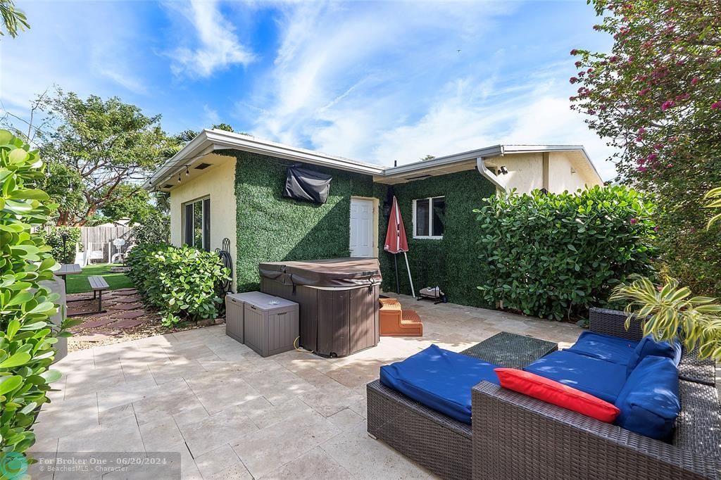 Active With Contract: $3,600 (3 beds, 2 baths, 1551 Square Feet)
