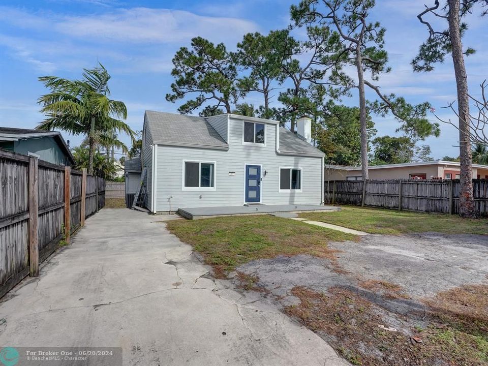 Active With Contract: $449,000 (4 beds, 3 baths, 1584 Square Feet)
