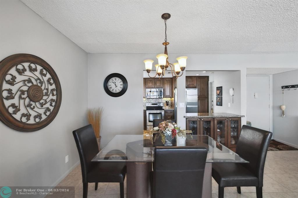 For Sale: $349,000 (2 beds, 2 baths, 1180 Square Feet)