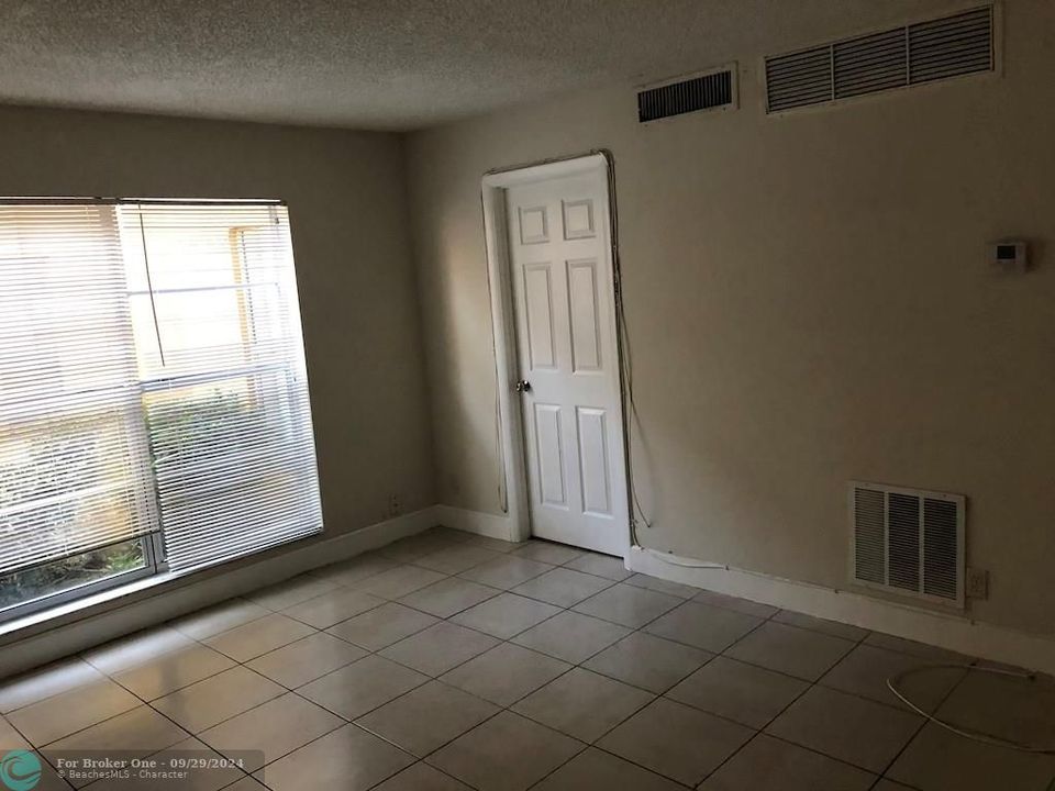 For Sale: $180,000 (3 beds, 2 baths, 1167 Square Feet)