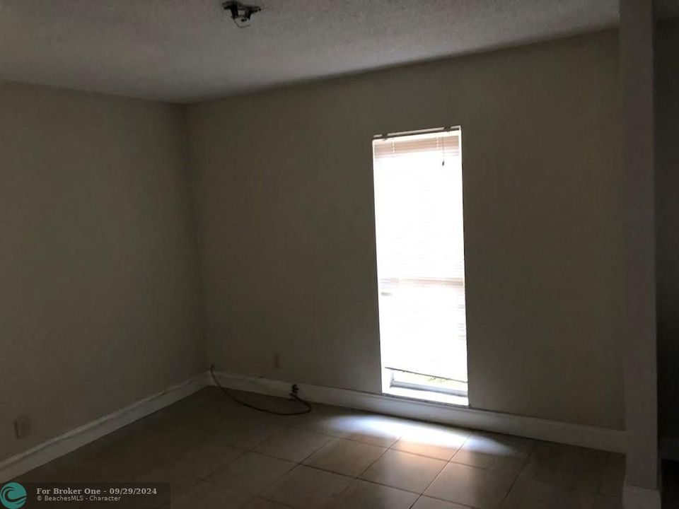 For Sale: $180,000 (3 beds, 2 baths, 1167 Square Feet)