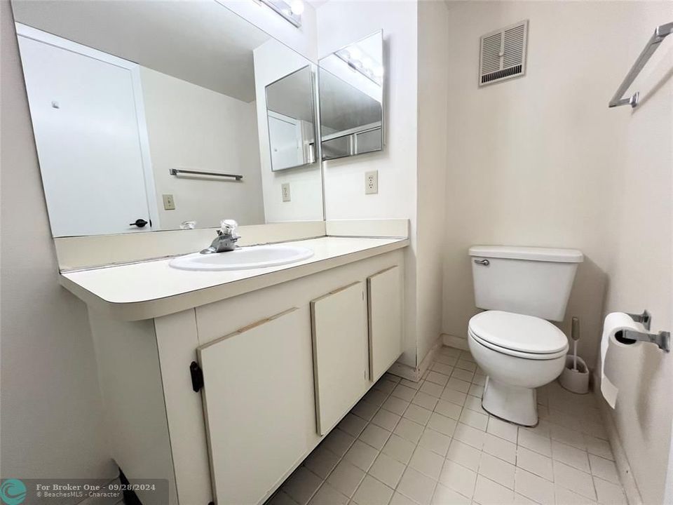 Active With Contract: $136,000 (2 beds, 2 baths, 815 Square Feet)